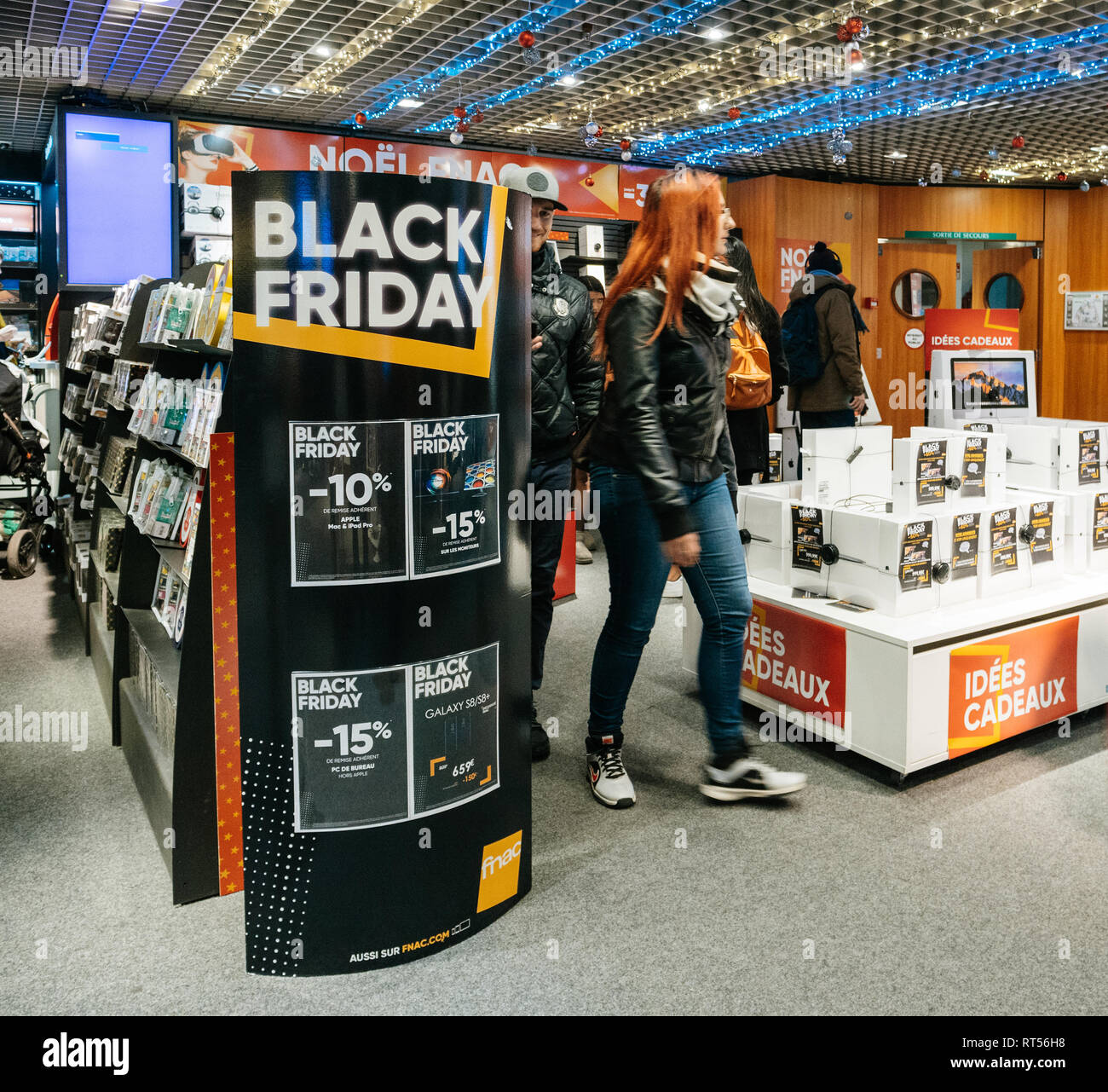 PARIS, FRANCE - NOV 23, 2017: Black Friday store shopping day in France,  Paris with customers people buying electronics gadget in Fnac retail chain  - Apple MacBook Pro laptop for sale Stock Photo - Alamy