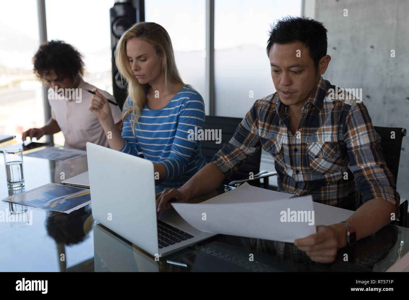 Analysing office hi-res stock photography and images - Alamy