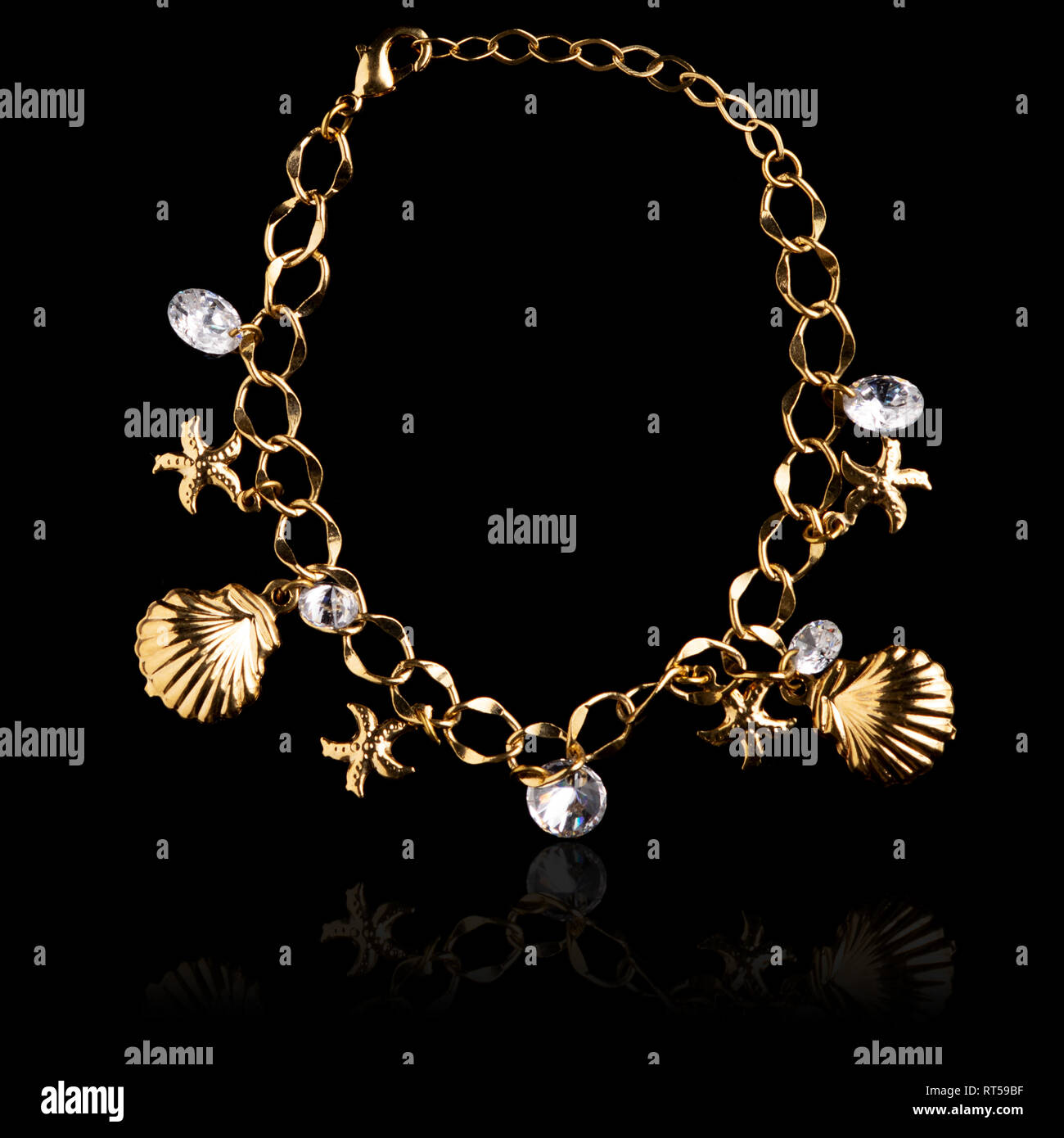 Gold necklace black background hi-res stock photography and images - Alamy