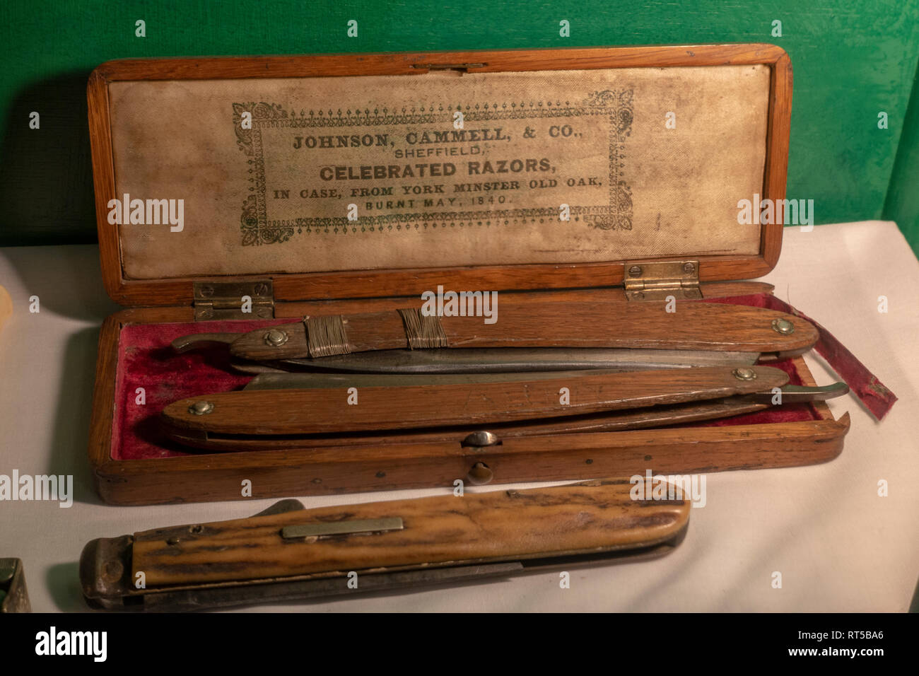 Antique straight razor with wooden handle made by Johnson, Cammell & Co,  Sheffield, York Castle Museum, York, Yorkshire, UK Stock Photo - Alamy