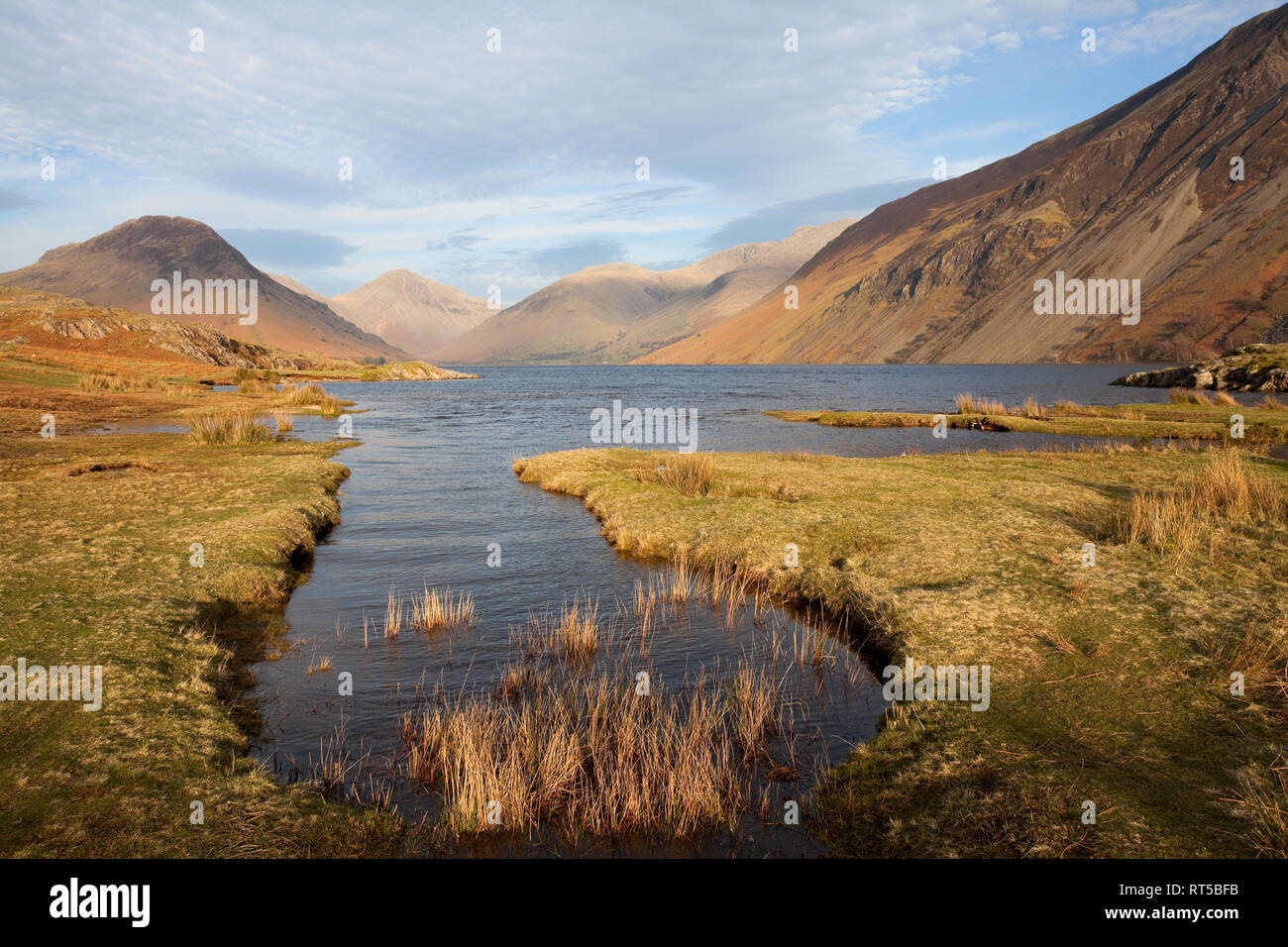 Wasdale Fells from the shores of Wast Water, in the English Lake District Stock Photo