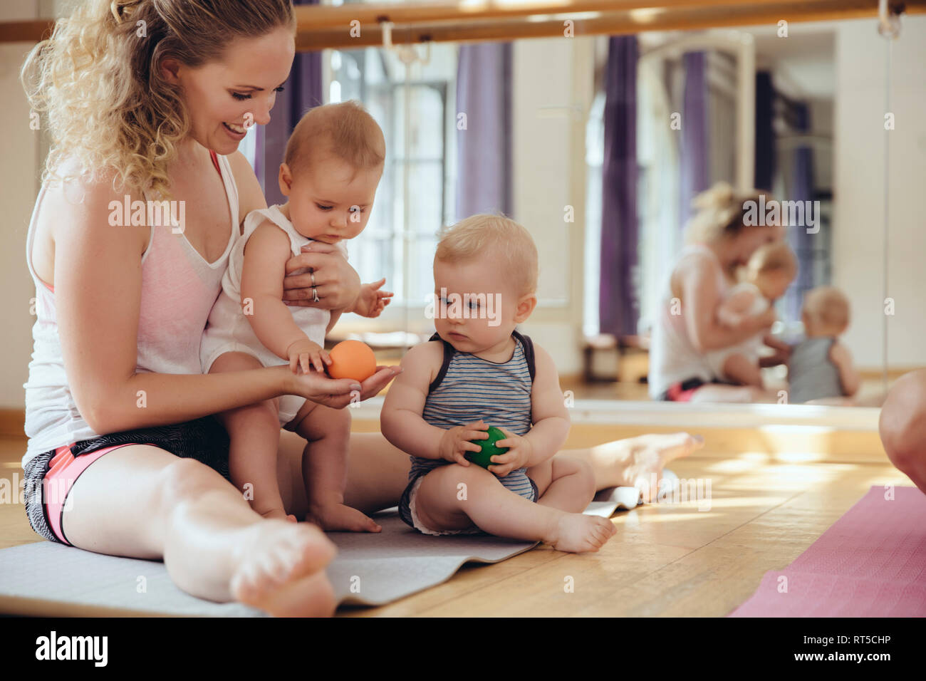 Twin babies hires stock photography and images Alamy
