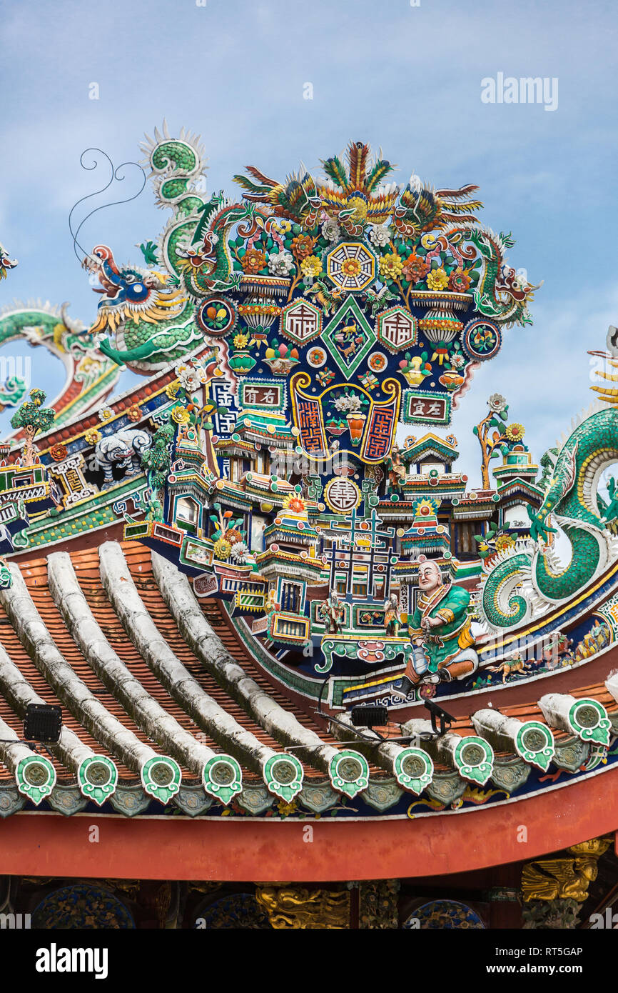 George Town, Penang, Malaysia.   Roof Decoration, Khoo Kongsi, a Hokkien Chinese Temple and Clan House. Stock Photo