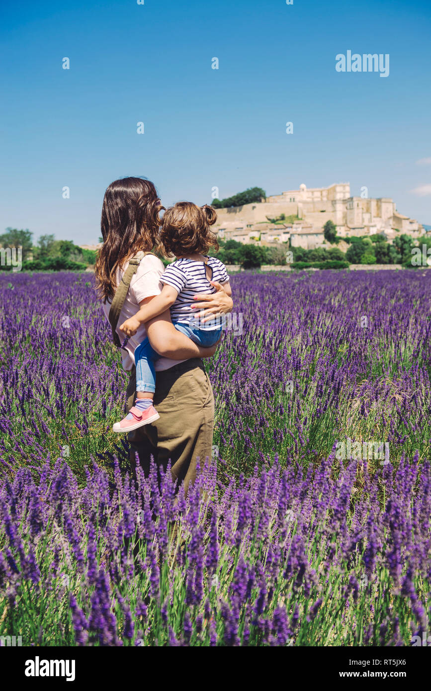 Mother and daughter back view hi-res stock photography and images - Alamy