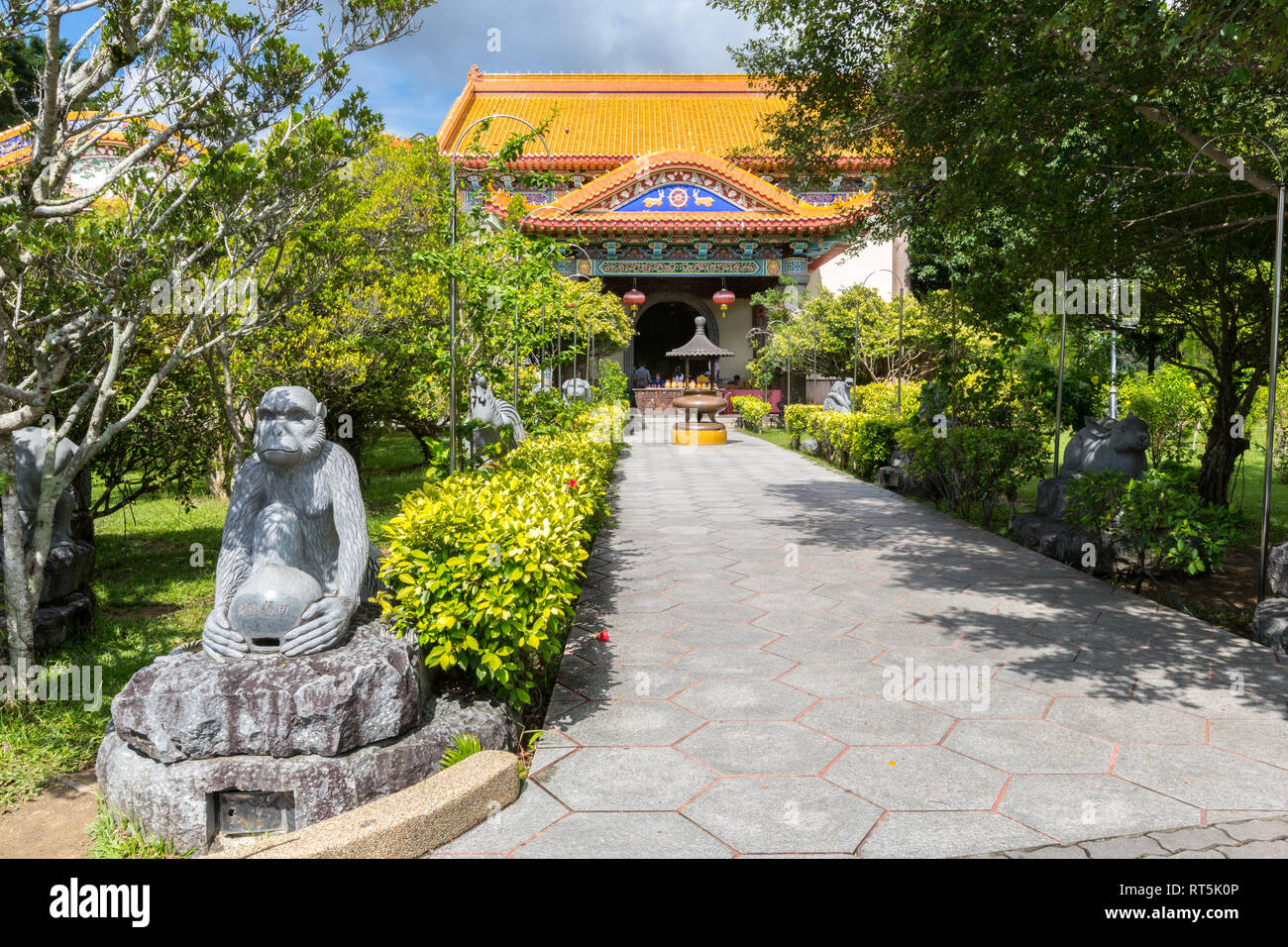 Buddhist prayer hall hires stock photography and images Alamy
