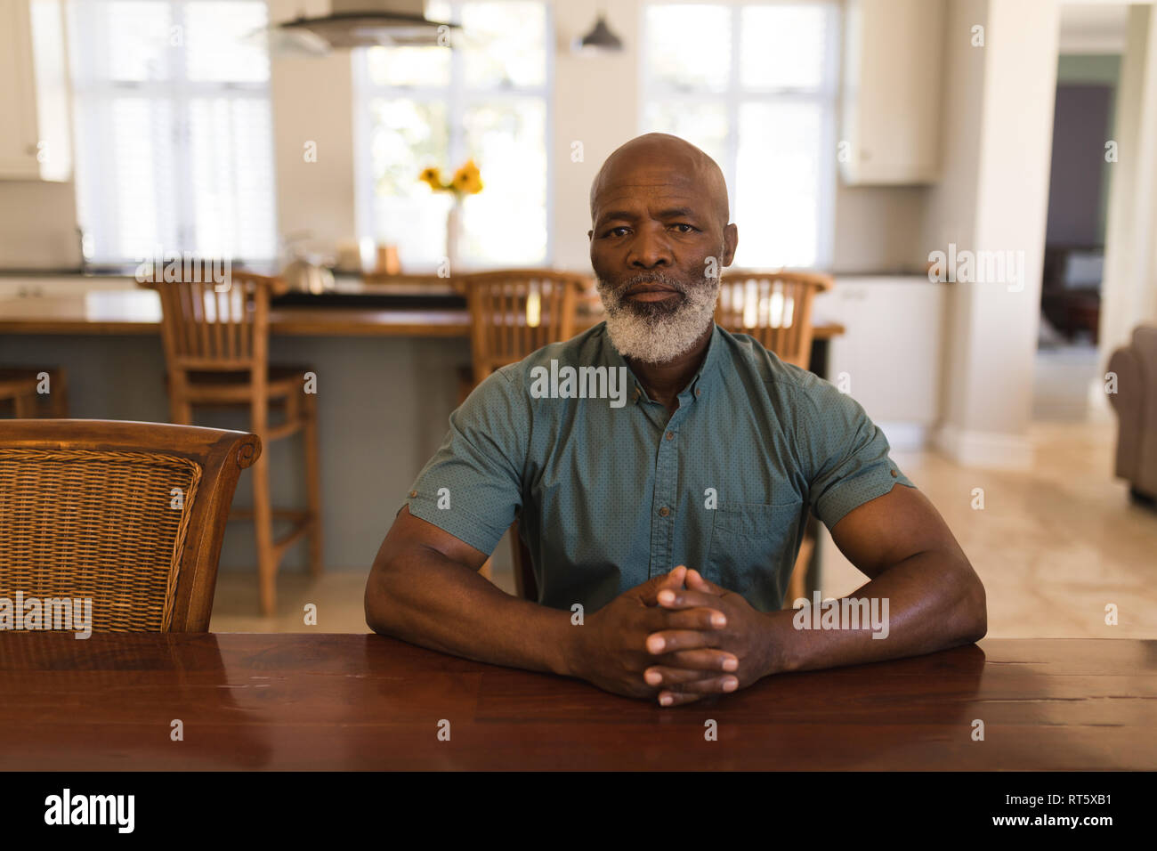 Senior table hi-res stock photography and images - Alamy