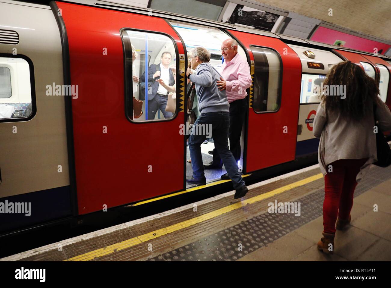 london underground tube Stock Photo Alamy