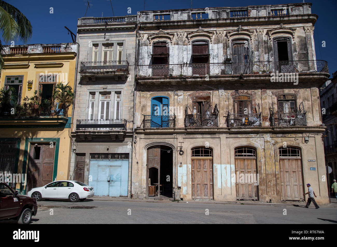 Typical cuban houses in poor condition on one of the streets in Old Town in  Havana, Cuba Stock Photo - Alamy