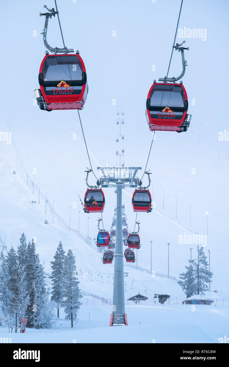 Red gondola ski lift hi-res stock photography and images - Alamy
