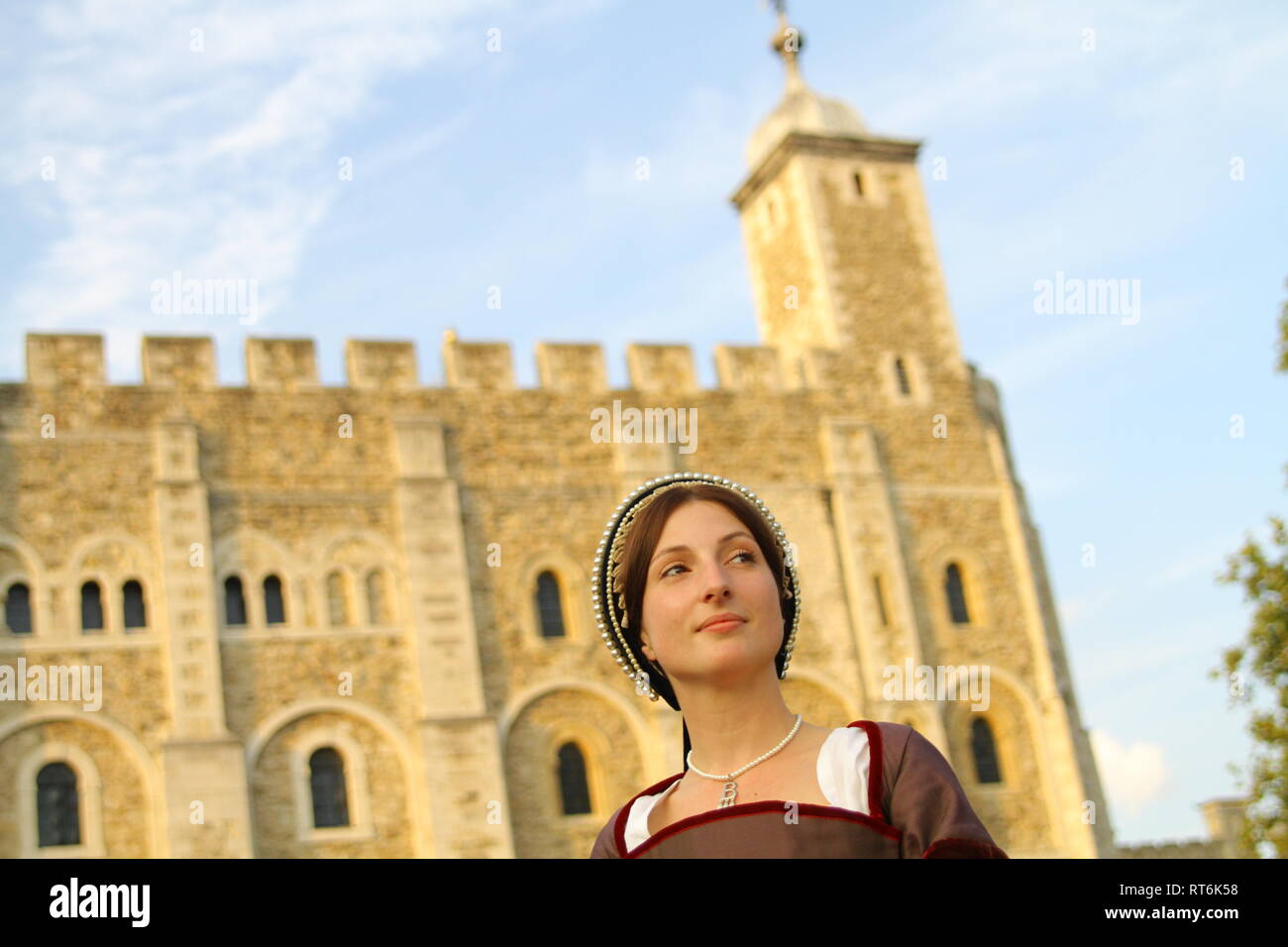 Anne boleyn in front of the tower of london hi-res stock photography ...