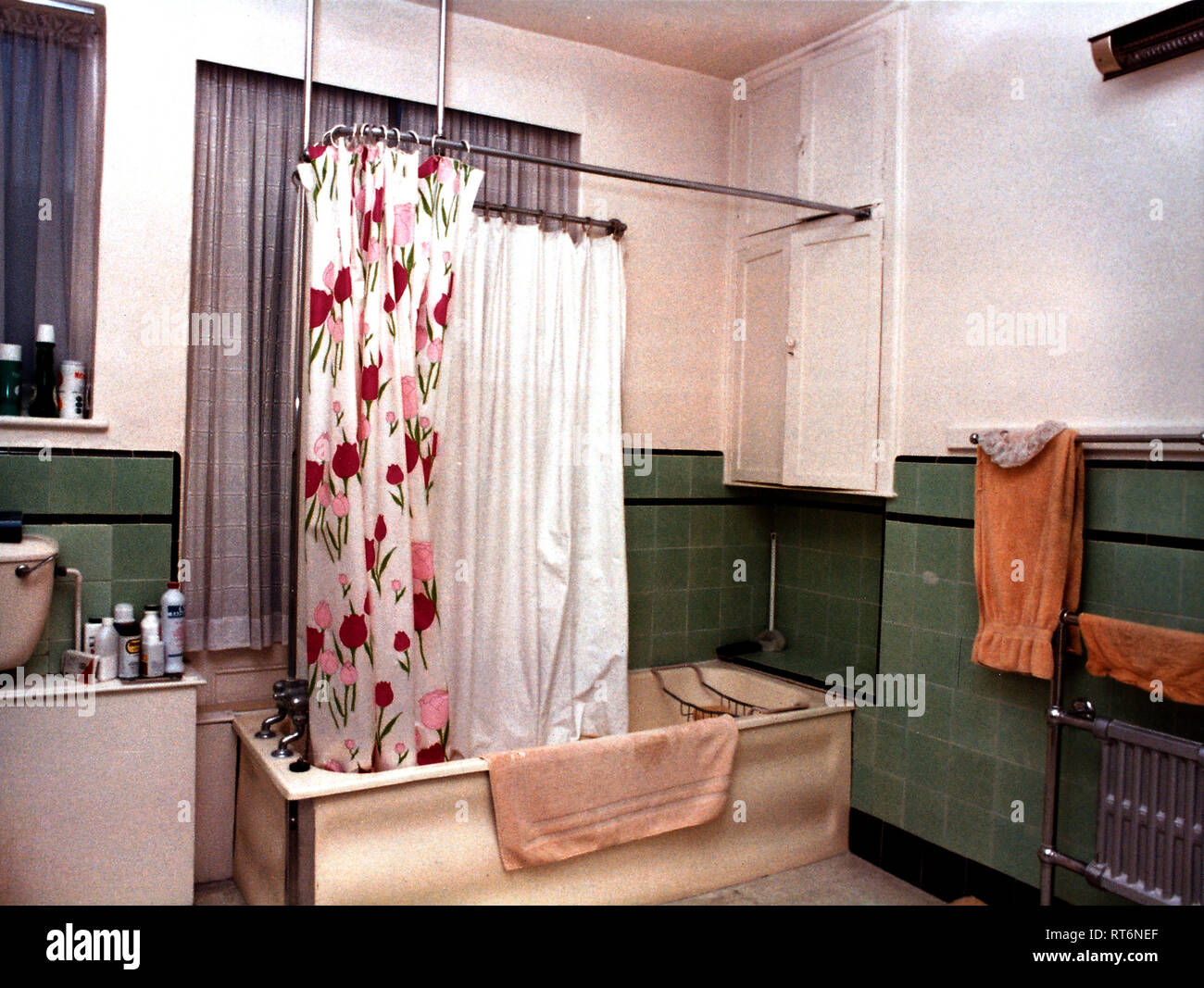 Executive Level Position Residence - 1980 (1980 bathroom decor Stock Photo  - Alamy