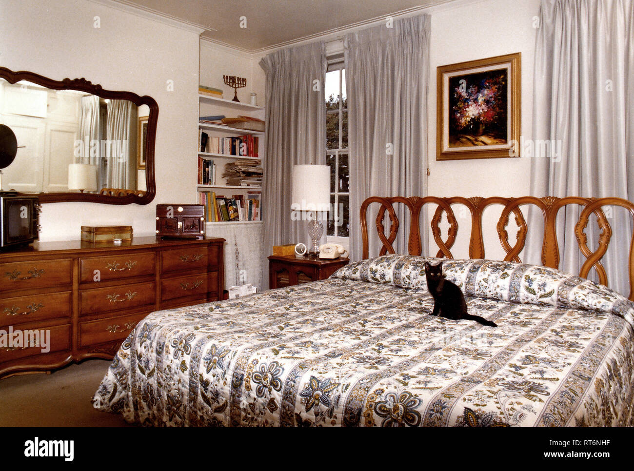 1980s apartment interior london hi-res stock photography and images - Alamy