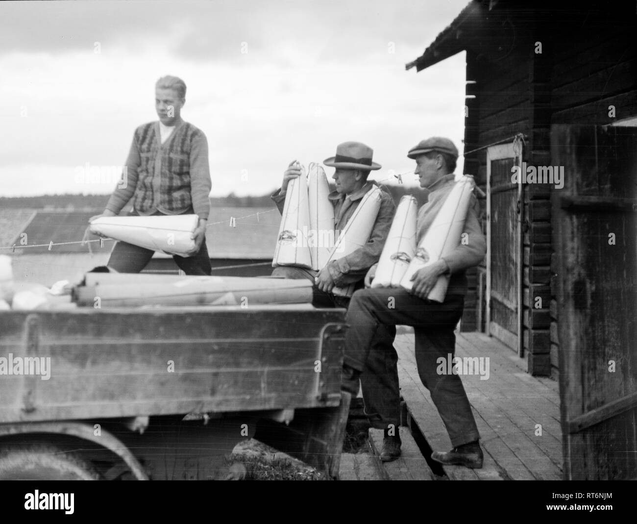 Finland History - Employees of Keitele Cooperative Store loading sugar loaves on to a lorry. ca. 1930s or 1940s Keitele, Pohjois-Savo, Finland Stock Photo