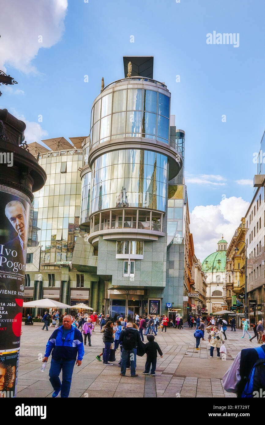 Vienna Austria September 10 2015 People On Stephansplatz Is A