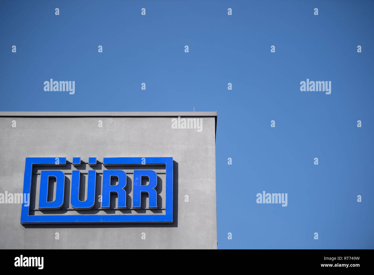 Bietigheim Bissingen, Germany. 26th Feb, 2019. The Dürr AG logo can be seen  on the facade of the company's headquarters. The mechanical engineering  company Dürr presents its annual figures on February 28., image size:1300x956