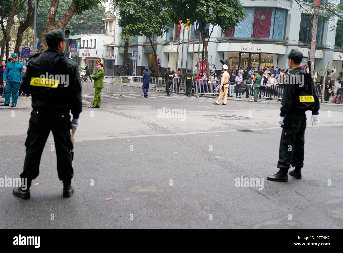 Hanoi, Vietnam. 28th Feb, 2019. February 28, 2019 - Hanoi, Vietnam - Security personnel block a street to make way for the motorcade of U.S. President Donald Trump heading to the Sofitel Legend Metropole Hanoi where he will participate in a series of meetings during the second North Korea-U.S. Summit in the capital city of Hanoi, Vietnam. Credit: Christopher Jue/ZUMA Wire/Alamy Live News Stock Photo