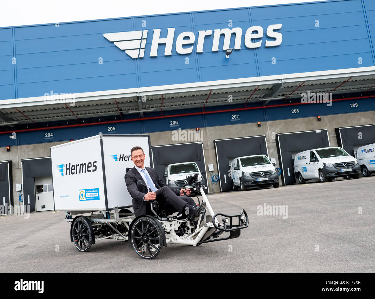 Hermes store in Munich airport – Stock Editorial Photo © toucanet