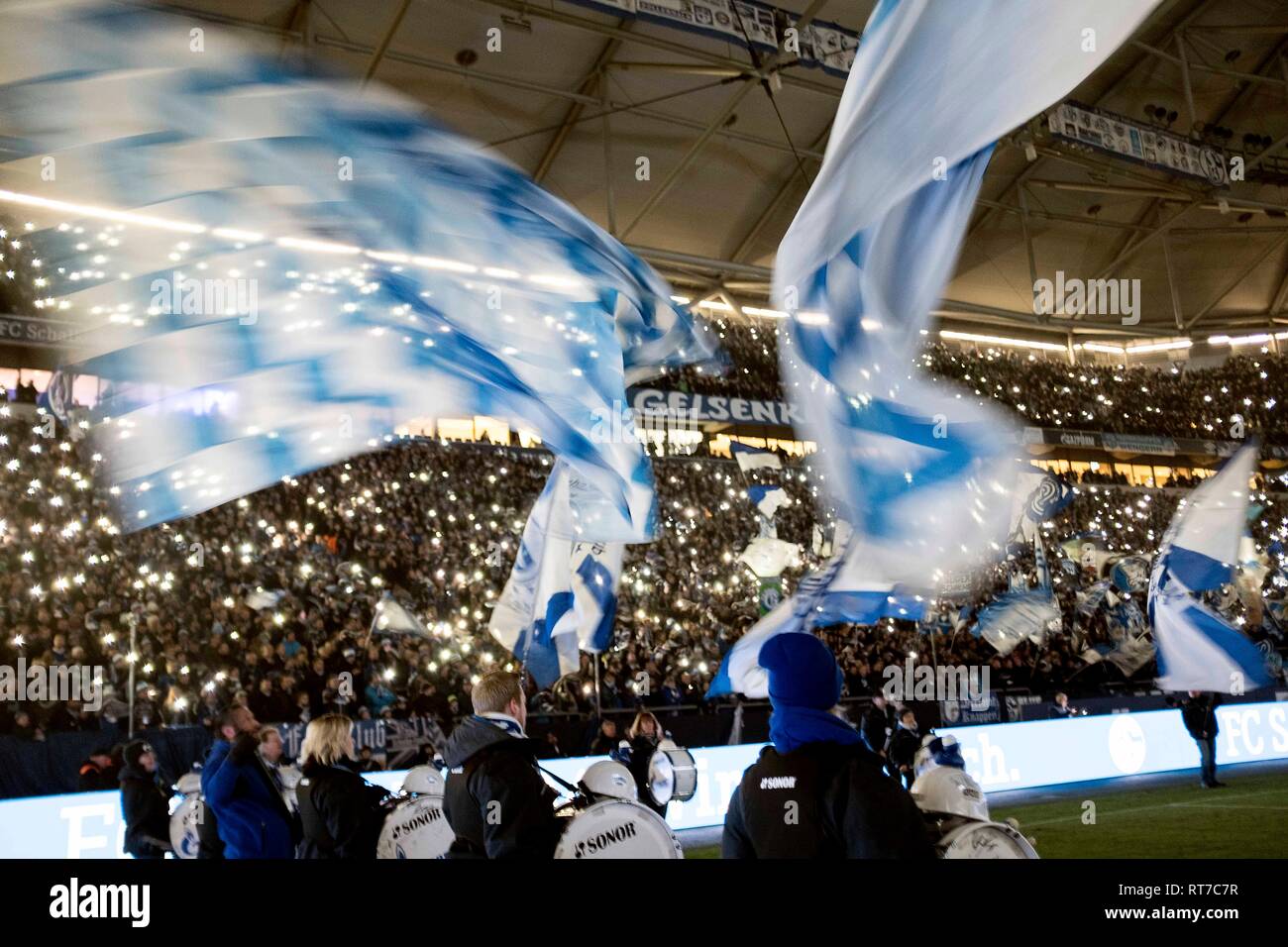 Gelsenkirchen, Deutschland. 21st Jan, 2019. Feature, fan curve of GE, north curve, mood, flags, flags, football 1.Bundesliga, 18.matchday, FC Schalke 04 (GE) - VfL Wolfsburg (WOB) 2: 1, on 20/01/2019 in Gelsenkirchen/Germany. ## DFL regulations prohibit any use of photographs as image sequences and/or quasi-video ## | usage worldwide Credit: dpa/Alamy Live News Stock Photo