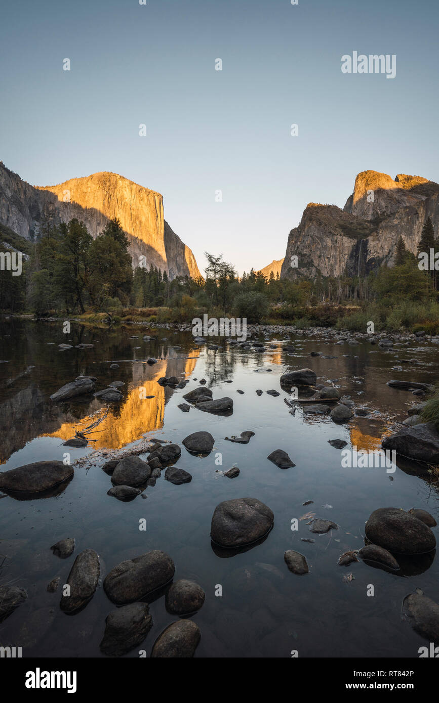 Yosemite valley in yosemite national park hi-res stock photography and ...
