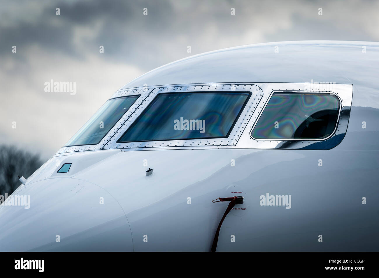 Aircraft windshield hires stock photography and images Alamy