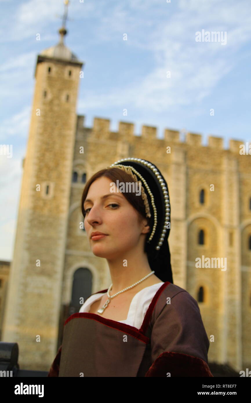 Anne boleyn thinking hi-res stock photography and images - Alamy