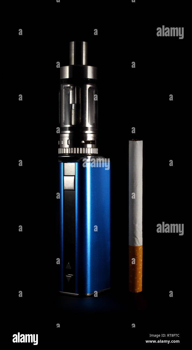Electronic cigarettes and vapour hi-res stock photography and images - Alamy