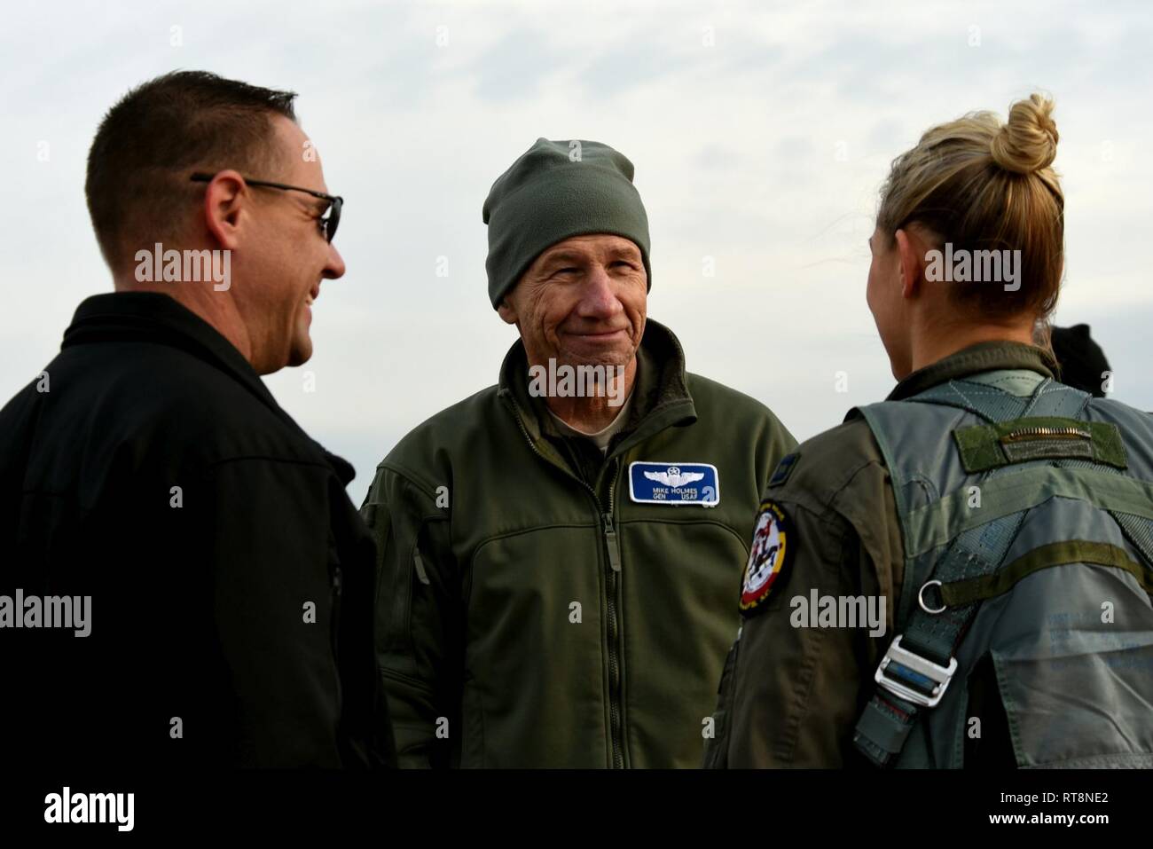 U.S. Air Force Gen. Mike Holmes, commander of Air Combat Command, center,  speaks with Capt. Zoe “SiS” Kotnik, F-16 Viper Demonstration Team (VDT)  commander and pilot, right, and Master Sgt. Chris Schneider,
