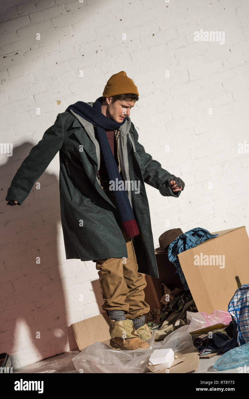 Homeless person standing hires stock photography and images Alamy