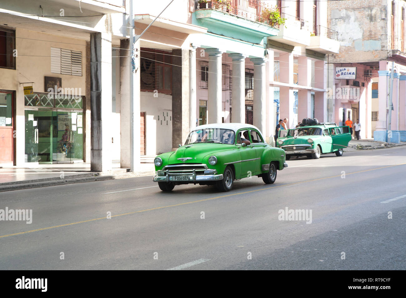 Street in Havana, Cuba classic American cars and buildings Stock Photo