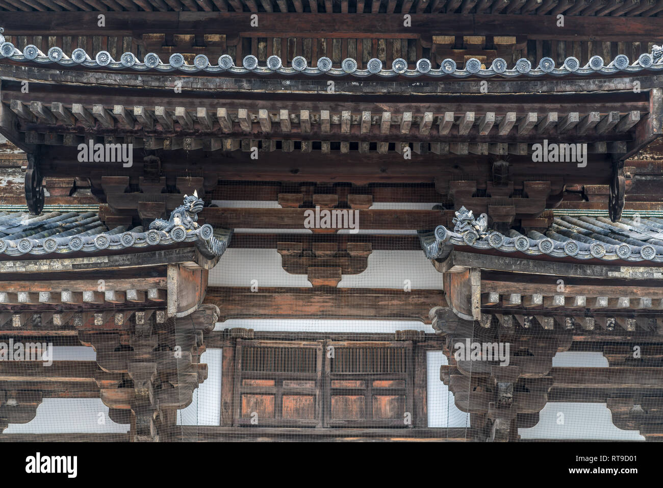 Sumigawara, Dragon roof ornament (Tomebuta), Tomoemon (comma pattern) Tomoegawara end tiles and tokyou bracket complex at Kondo (Main Hall) of To-ji T Stock Photo