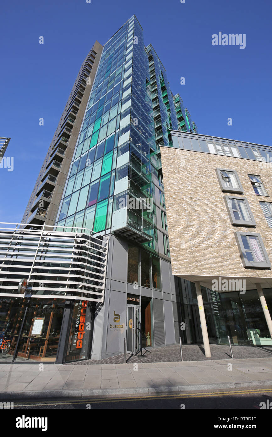 Avantgarde Tower in London's trendy Shoreditch district. A new residential development incorporating shops and bars at ground floor level. Stock Photo
