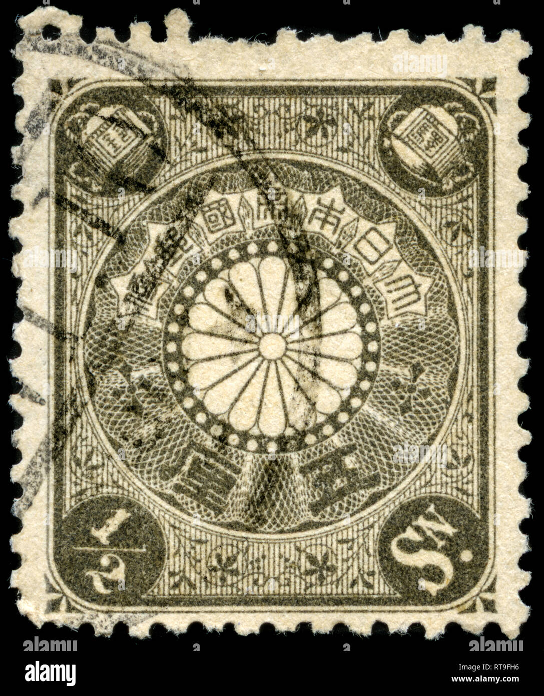 Postage stamp from Japan in the Chrysanthemum (18991907) series issued
