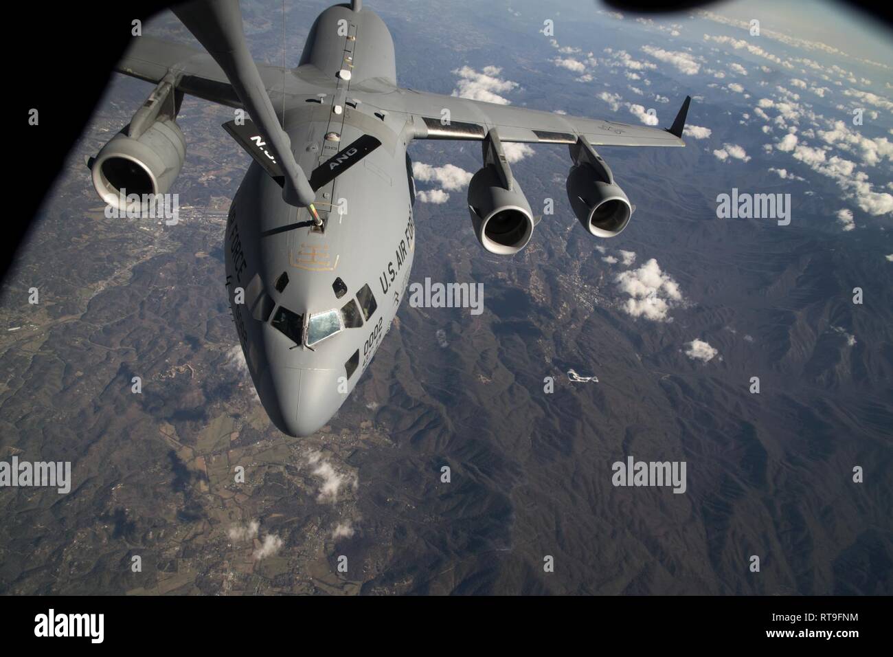 A C-17 Globemaster III from Joint Base Charleston, S.C.,  gets refueled by a KC-135R Stratotanker from Joint Base McGuire-Dix-Lakehurst, N.J., over the continental U.S., Jan. 28, 2019. The KC-135R Stratotanker is flown by the 141st Air Refueling Squadron from the 108th Wing, New Jersey Air National Guard. Stock Photo