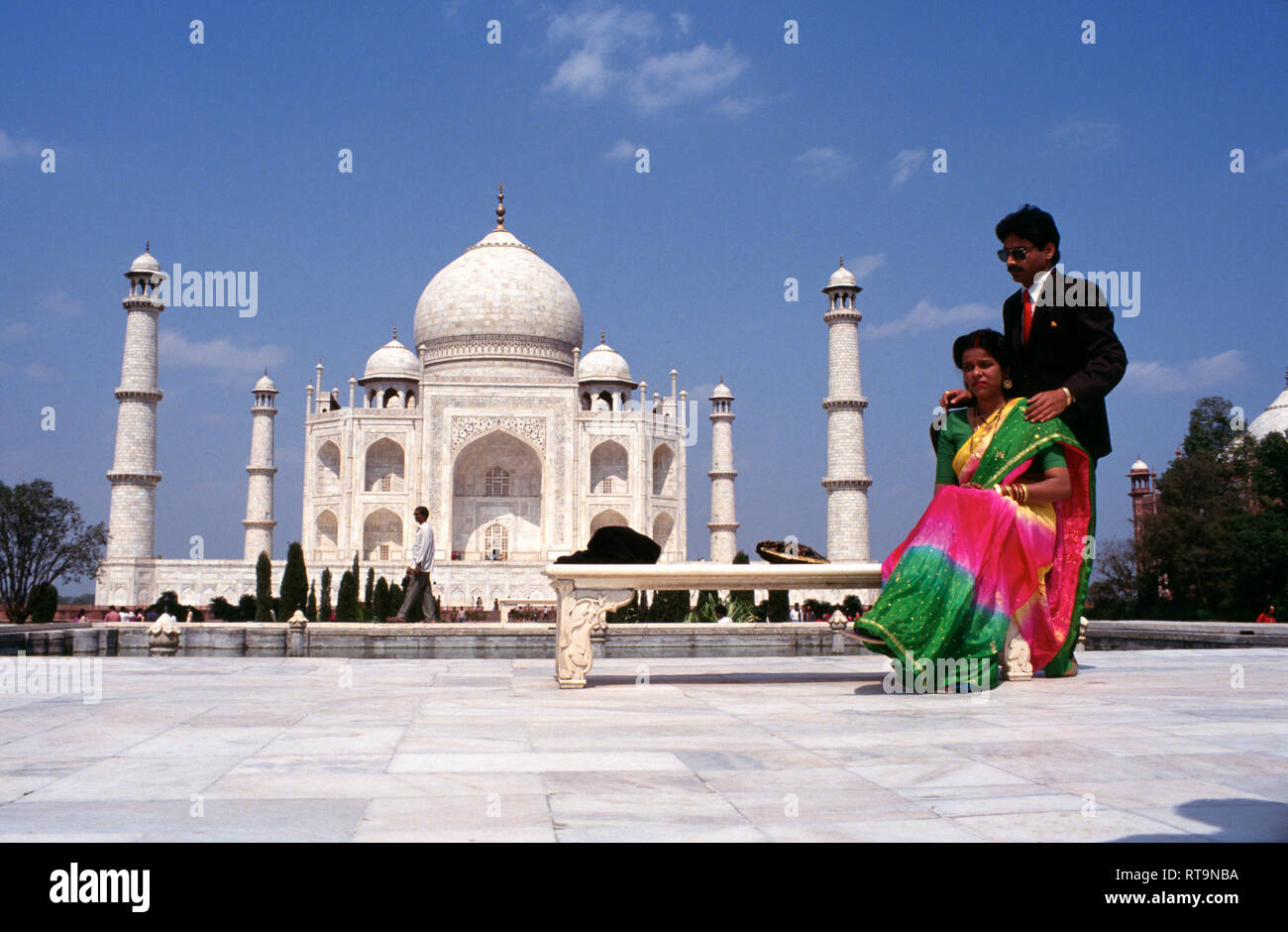 The people visit Taj Mahal editorial stock photo. Image of mumtaz - 39190153