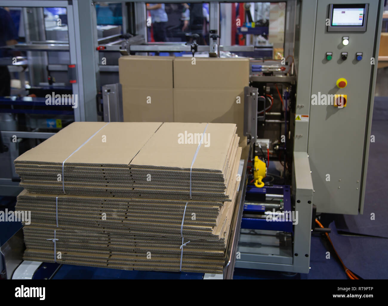Fully Automatic Carton / Box Erector Machine Stock Photo Alamy