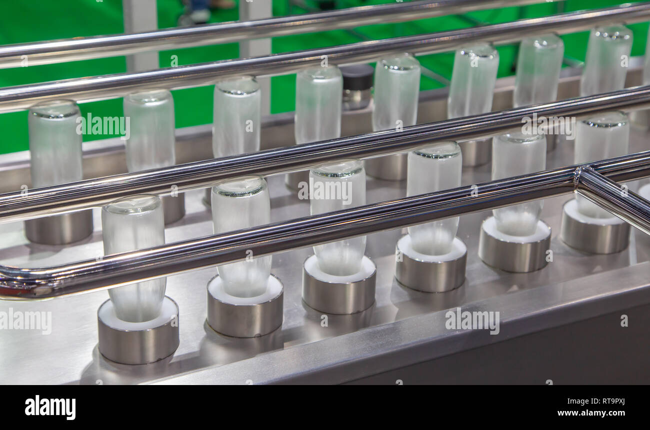Inline glass bottle cleaning and dry machine Stock Photo Alamy