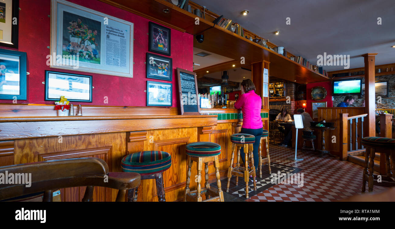 Bridge Bar, Portmagee Harbour, Ring of Kerry, County Kerry, Ireland