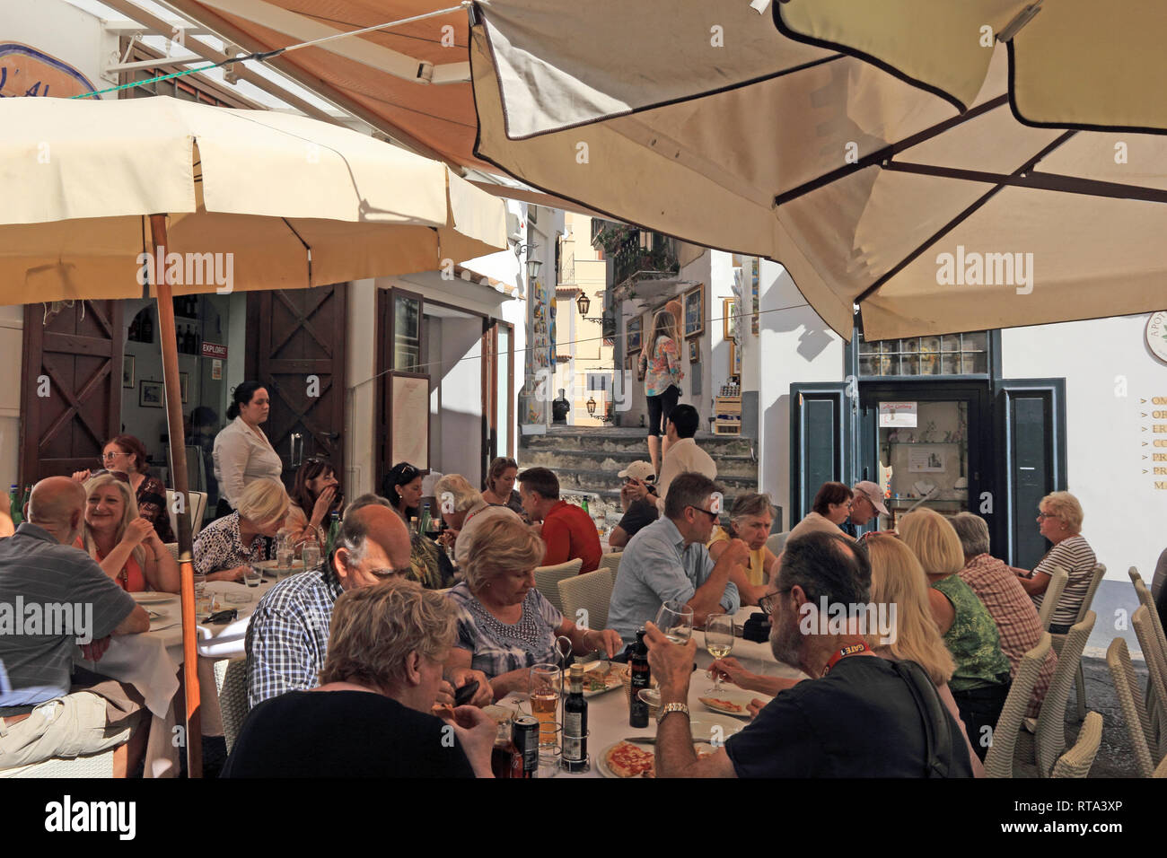 Diners eating at L' Abside restaurant, Piazza dei Dogi, Amalfi Stock Photo