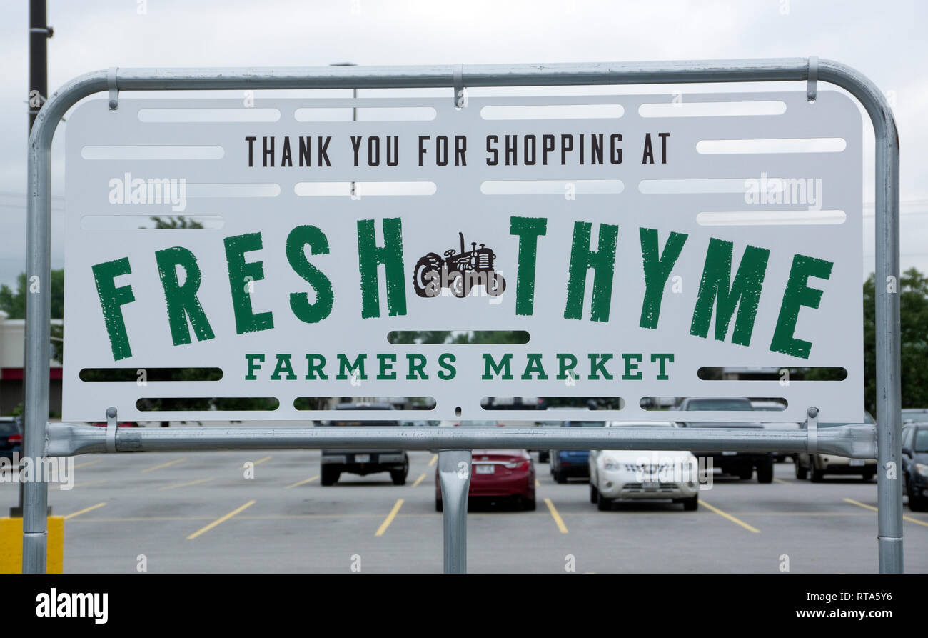 Thank you for shopping sign in Fresh Thyme farmers market store, Green