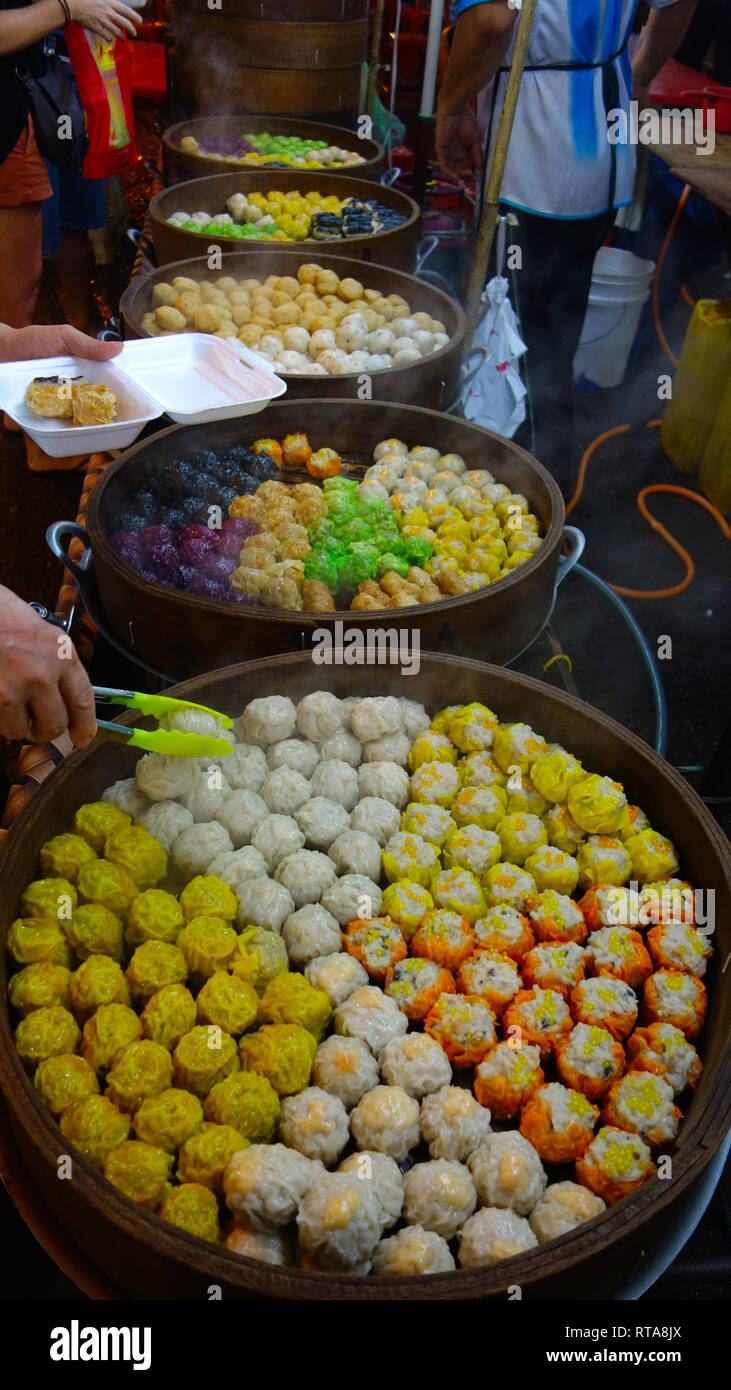 Kuala Lumpur, Street food Stock Photo - Alamy