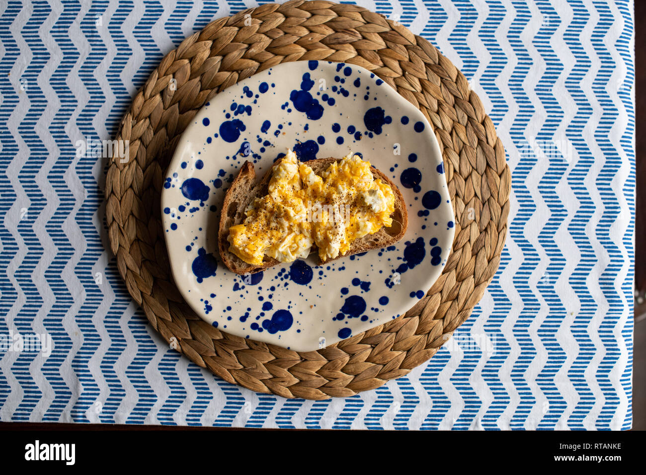 Scrambled eggs with toasted bread Stock Photo - Alamy