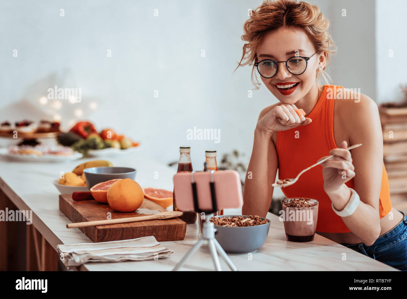 Happy Viewers Happy viewers hi-res stock photography and images - Alamy