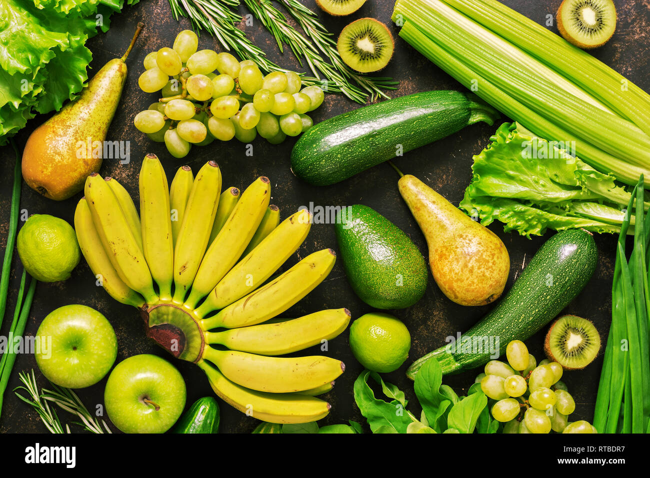 Green and yellow vegetables hi-res stock photography and images - Alamy