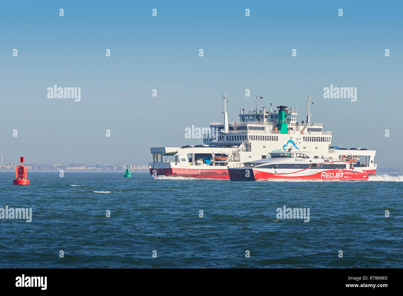 Red Funnel Ferries, High Speed Catamaran (SeaCat) RED JET 7, Passes The Vehicles Ferry, RED FALCON, As They Pass The Black Jack  Buoy. UK. Stock Photo