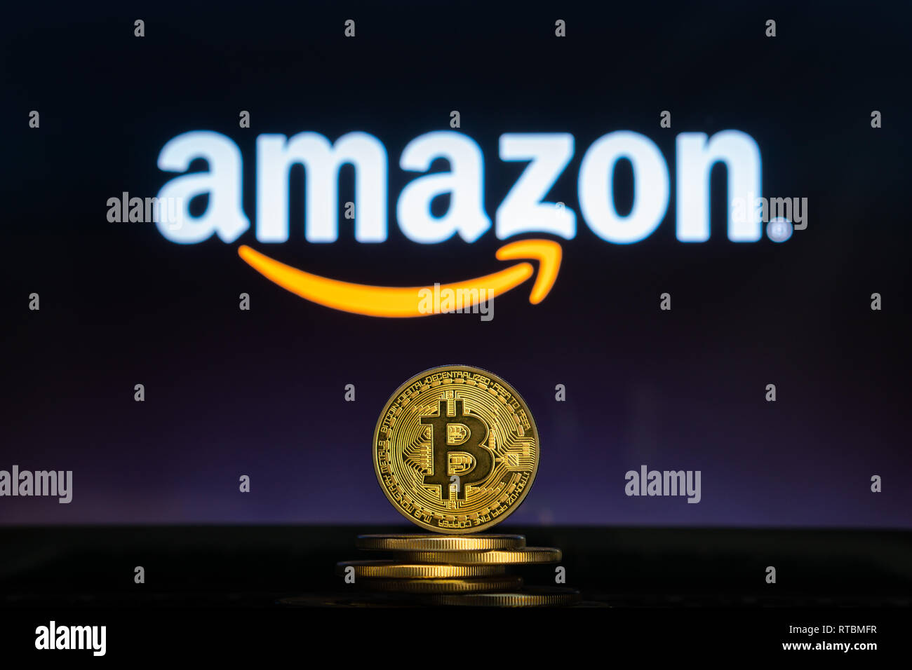 Accept bitcoin hi-res stock photography and images - Alamy