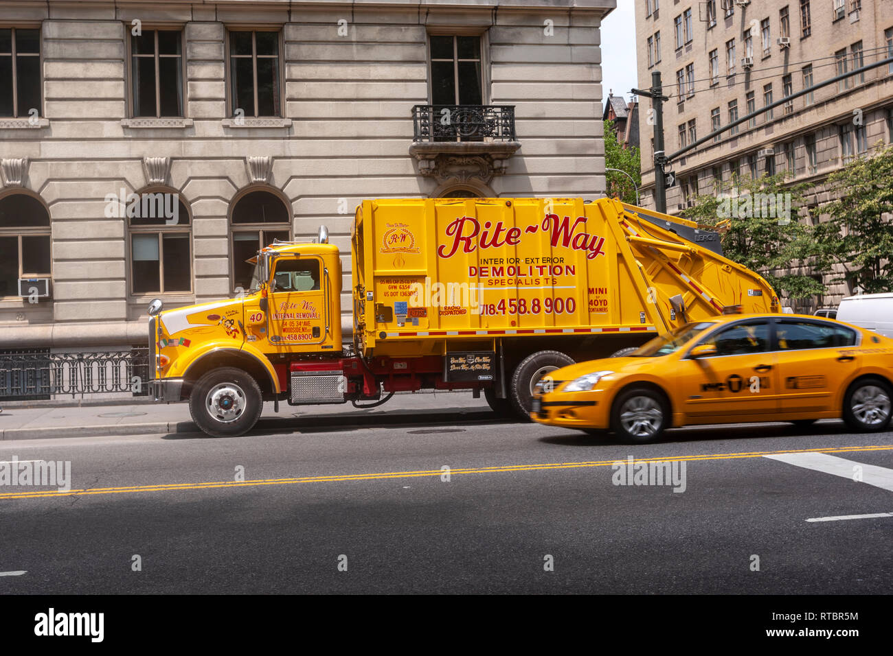 Rite Way Demolition Inc Truck Manhattan New York Usa Stock