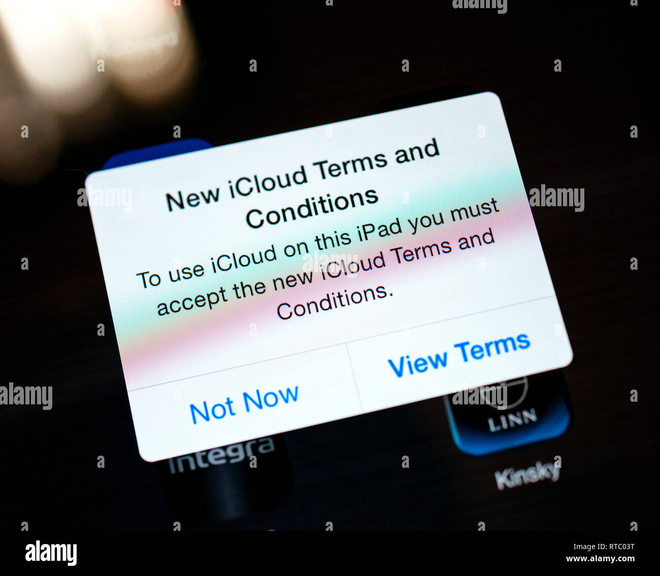 Apple terms and conditions hi-res stock photography and images - Alamy