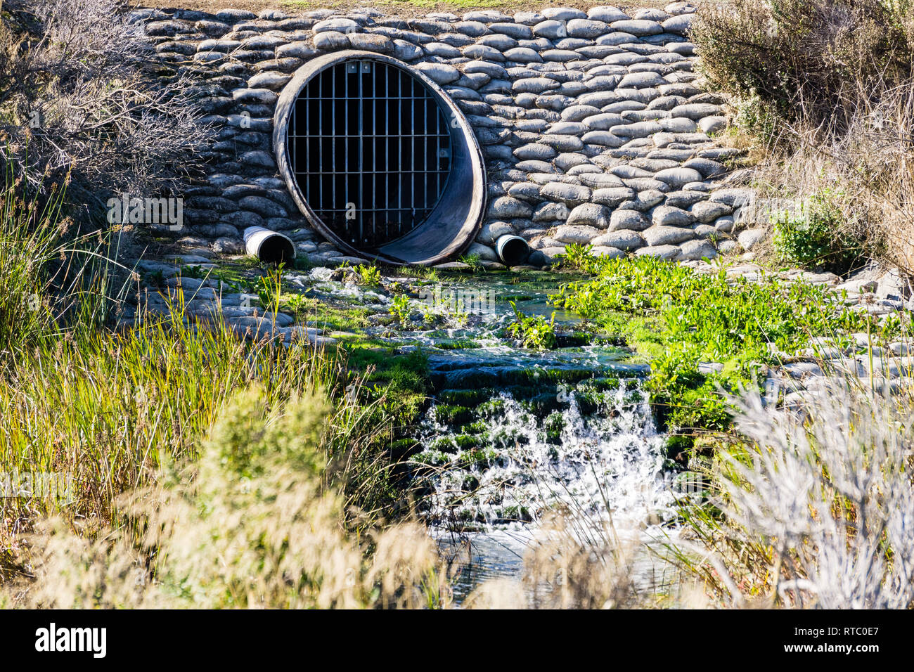 Irrigation channel sluice gate hi-res stock photography and images - Alamy