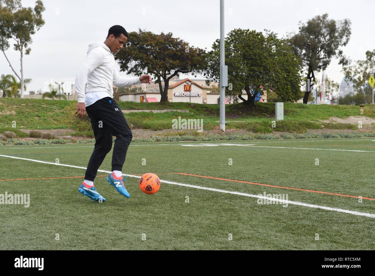 Navy soccer nr npase w cvn 71 theodore roosevelt hires stock photography and images Alamy