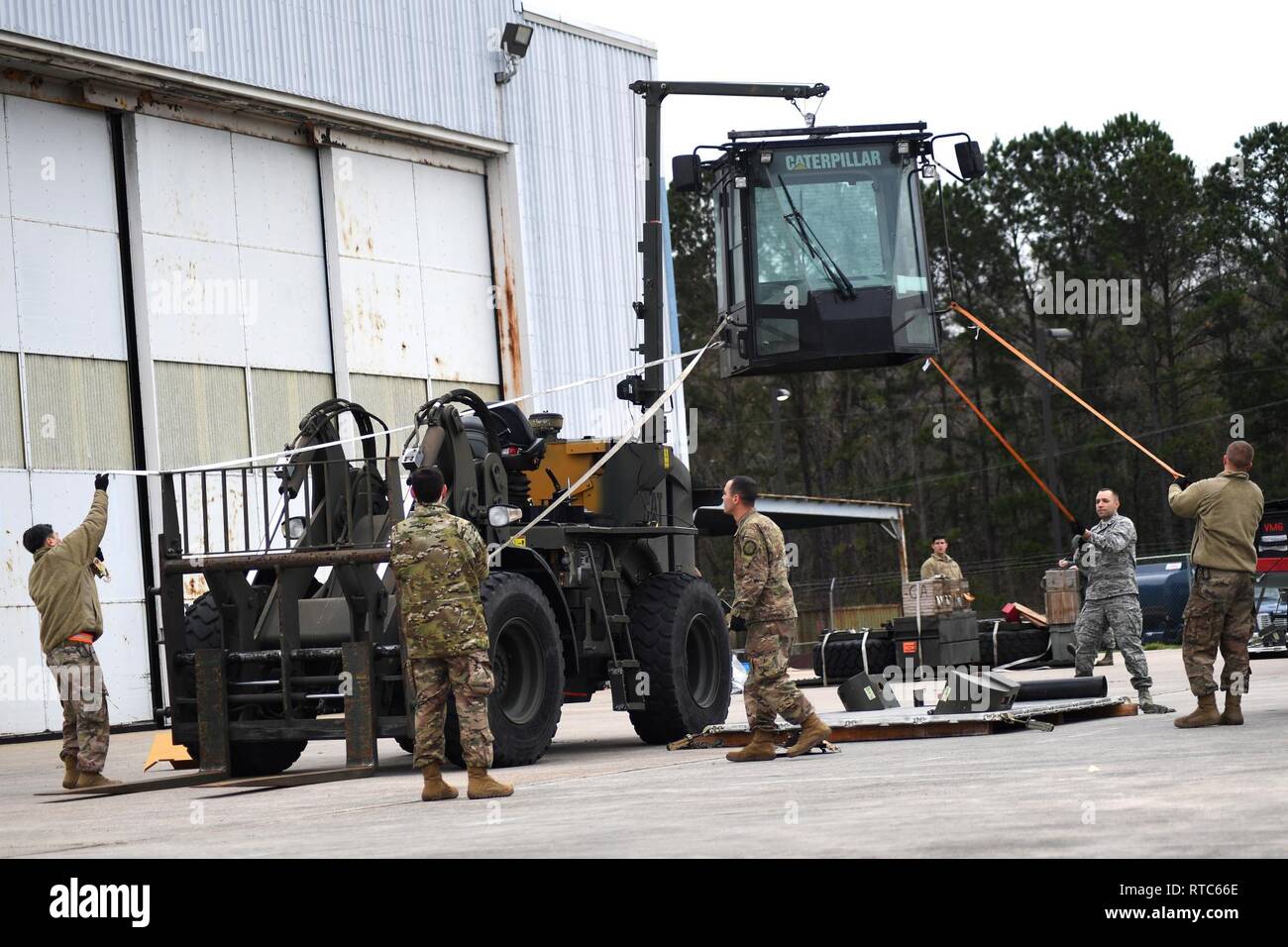 10k All Terrain Forklift High Resolution Stock Photography And Images Alamy